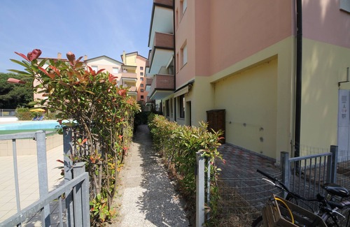 Rosapineta Apartment | Comfy 3 room flat in Rosolina with shared pool