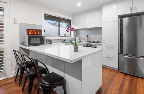 Tullamarine House | Comfy 4-Bed Home with a Generous Garden