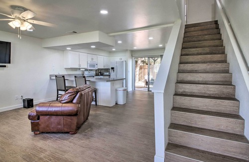 Country Rose House | Comfy Bakersfield Townhome - Fire Pit & Patio