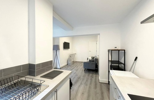 Birkenhead House | COMFY BEDS – EMERGENCY HOUSE