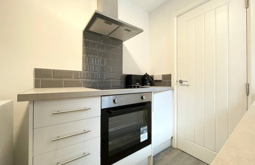 Birkenhead House | COMFY BEDS – EMERGENCY HOUSE