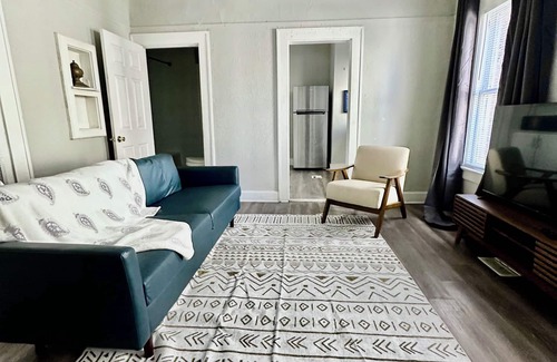 Springfield Apartment | Comfy Beds, Fast WiFi, Storage: Long-Term in Jax