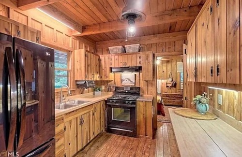 Lakemont House | Comfy Cabin near Lake Rabun