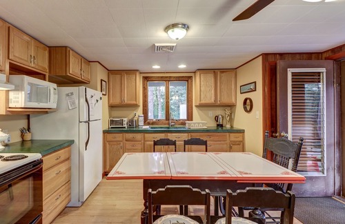 Eastham Cottage | Comfy Cabin with Deck, Firepit, & Bike Path Access - Walk to Nauset Light Beach
