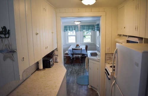 West Harwich House | Comfy Cape Cod cottage, sleeping 6, just .4 miles to the beach.