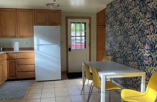 Helena House | Comfy, Charming 4-Bedroom Victorian Home in Central Helena - Vacation or Work