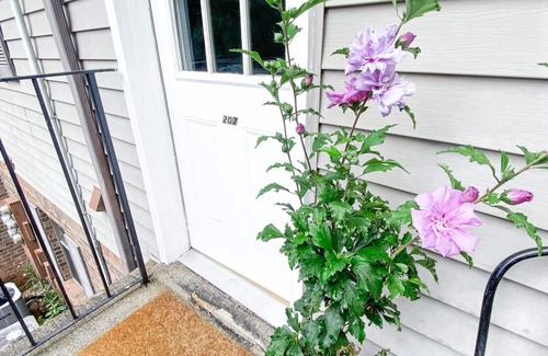 Northeast Pensacola Apartment | Comfy Chic Condo with Parking
