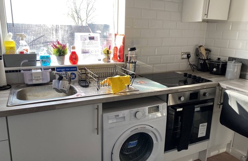 Nottingham House | Comfy, Clean Modern House - 1 tram stop from NTU (Nottingham Trent University)