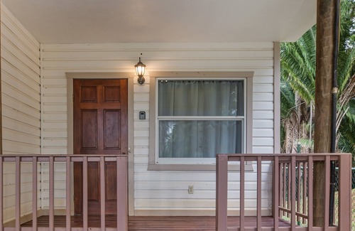 Gibson Bight Apartment | Comfy & Cozy Studio near Beaches & Downtown