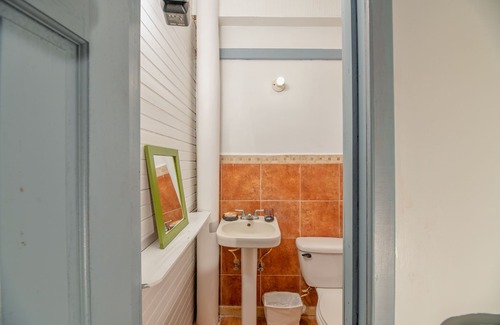 Gibson Bight Apartment | Comfy & Cozy Studio near Beaches & Downtown