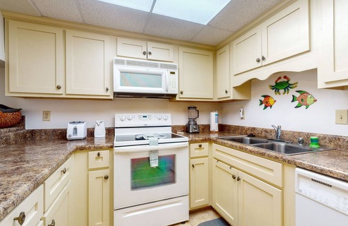 Villa Sabine Condo | Comfy Coastal Condo w/Gorgeous Bay Views & Nearby Beach Access