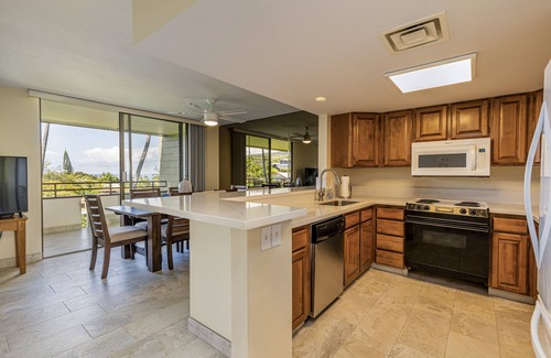 Kahaluu-Keauhou Condo | Comfy Condo Steps From the Beach with Pool Spa and Sunset Views!