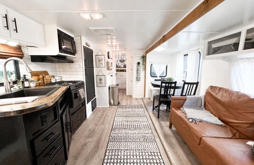 Fallbrook RV Rental | Comfy+Cozy Camper