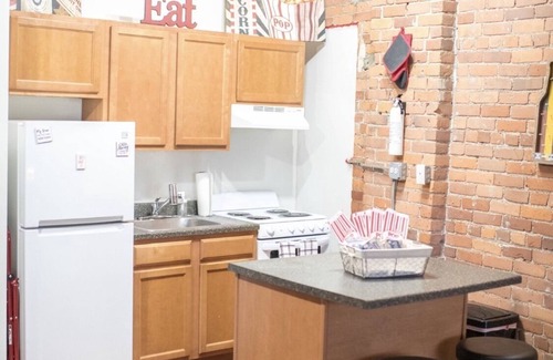 Detroit Apartment | Comfy Downtown Detroit Loft with free parking.
