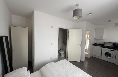 Chadwell House | Comfy family studio