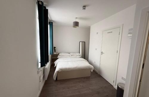 Chadwell House | Comfy family studio