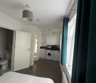 Chadwell House | Comfy family studio