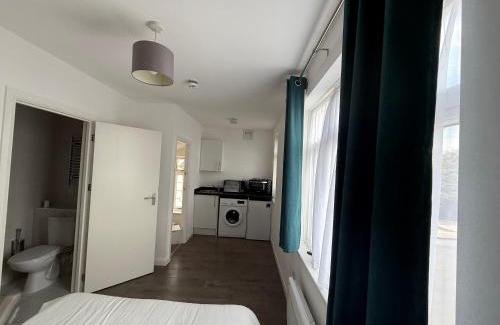 Chadwell House | Comfy family studio
