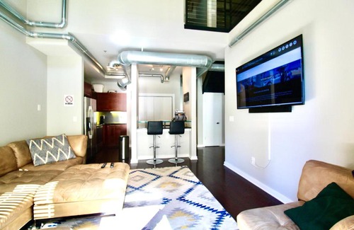 Atlantic Station Area Apartment | Comfy Industrial Loft 10 Star Location Photo Studio Included