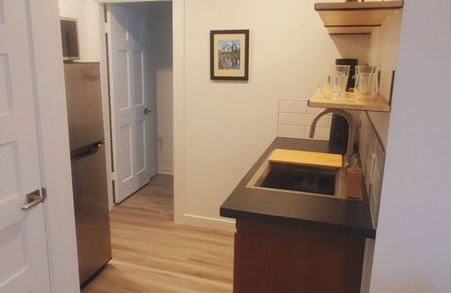 Hood River Apartment | Comfy King bed, 1 bed MIL with fenced yard and private entrance, Dog friendly