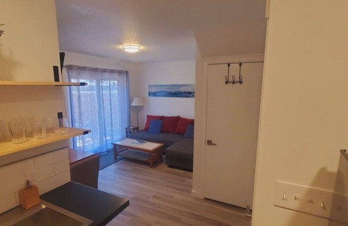 Hood River Apartment | Comfy King bed, 1 bed MIL with fenced yard and private entrance, Dog friendly