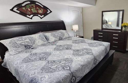 Okanagan-Similkameen Apartment | Comfy KING Bed, Large private Basement Suite, Smart TV in Penticton- city of PEACHES AND BEACHES