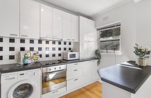 Travancore Apartment | Comfy One-Bedroom Unit Between City and Airport
