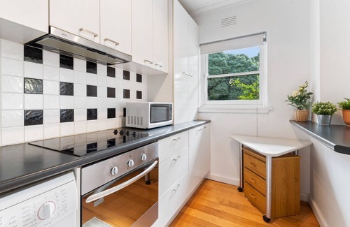 Travancore Apartment | Comfy One-Bedroom Unit Between City and Airport