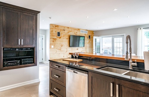 Niagara-on-the-Lake House | Comfy Renovated Niagara Vineyard 2 Bdrm Farm Home