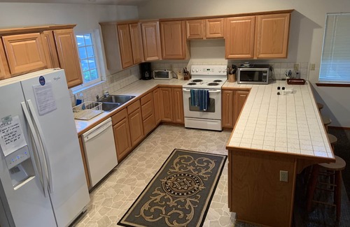 Lake Almanor Country Club House | Comfy retreat at LACC! Lake views! Central A/C! Amazing front/back yards!