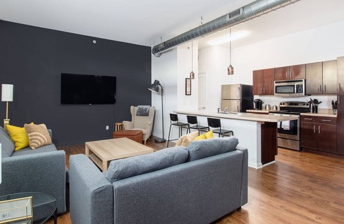 The Nations Apartment | Comfy Retreat in The Nations, EZ 2 Broadway, Walk to awesome food & drink!