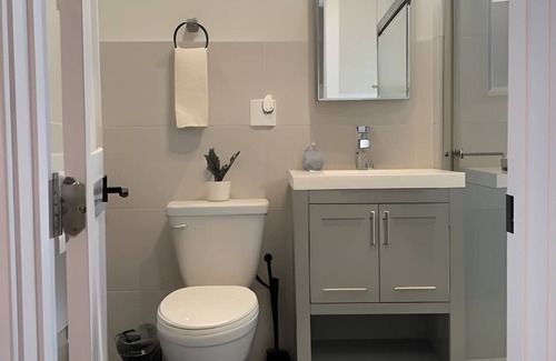 Chicago Apartment | Comfy Studio in Portage Park- Great Value!
