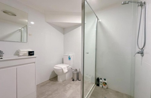 Sunnybank Hills Apartment | Comfy unit near Garden City Westfield Street Parking