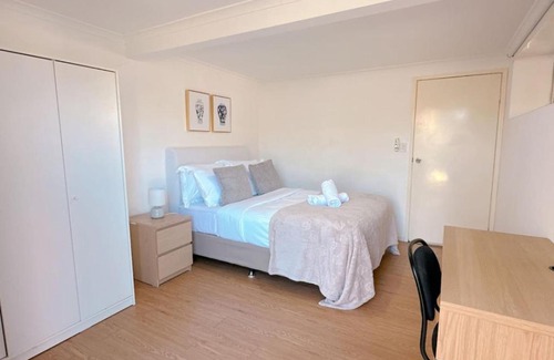 Sunnybank Hills Apartment | Comfy unit near Garden City Westfield Street Parking