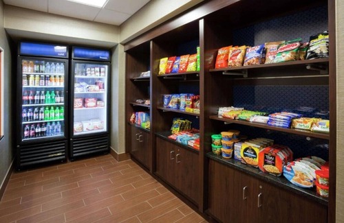 Minnetonka House | Commercial center near downtown Minneapolis