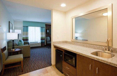 Minnetonka House | Commercial center near downtown Minneapolis