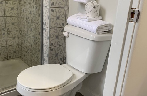 Whyte ave Hotel | Commercial Hotel