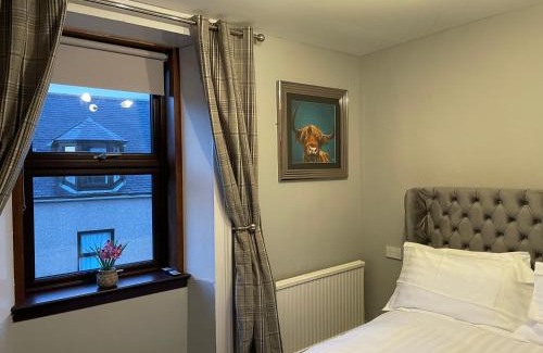 Insch Hotel | Commercial Hotel (Insch)