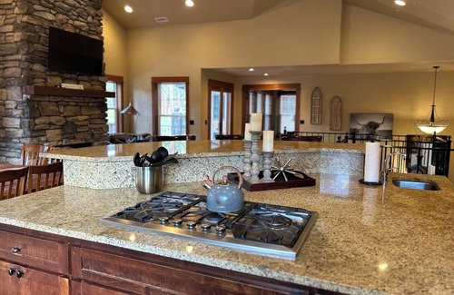 Cle Elum House | Commodious Country Hideaway nestled in Suncadia.