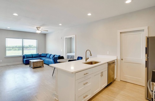 Crowley Apartment | Commute to Fort Worth: Newly Built Apt w/Pool