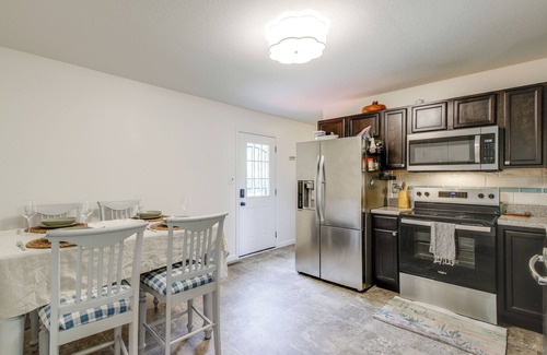 Knoxville House | Commuter-Friendly Home: 3 Mi to Dtwn Knoxville!