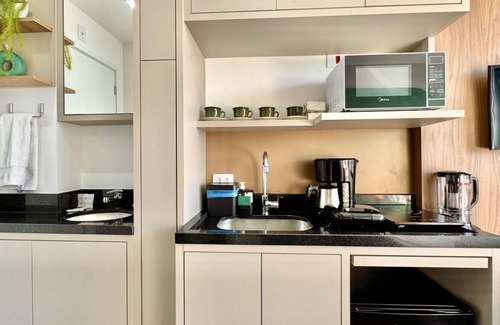 Alto da Gloria Apartment | Compact studio near CoutoPereira with air conditioning and parking space