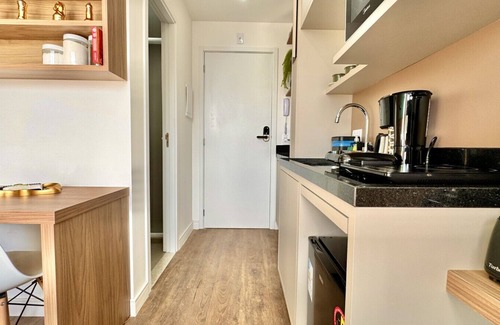 Alto da Gloria Apartment | Compact studio near CoutoPereira with air conditioning and parking space