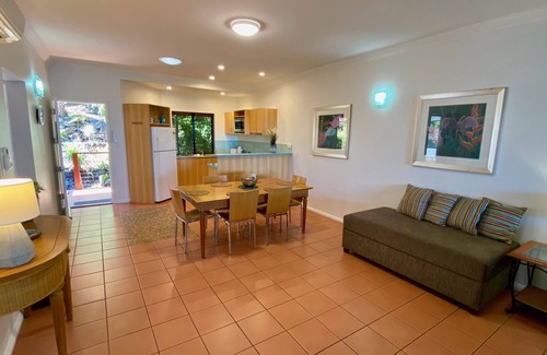 Hamilton Island Villa | COMPASS PT 5 - HAMILTON ISLAND - GREAT BARRIER REEF - WHITSUNDAYS - WHITEHAVEN