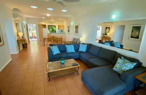 Hamilton Island Villa | COMPASS PT 5 - HAMILTON ISLAND - GREAT BARRIER REEF - WHITSUNDAYS - WHITEHAVEN