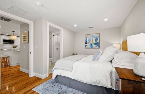 Narragansett House | Compass Rose-Coastal Chic Home Walk to Beach!