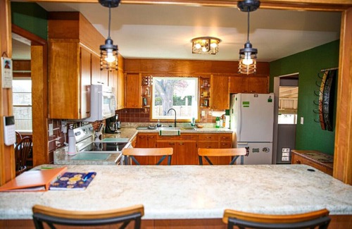 Peru House | Compass Rose · Cozy & Clean House! + W/D! Sm dogs OK!