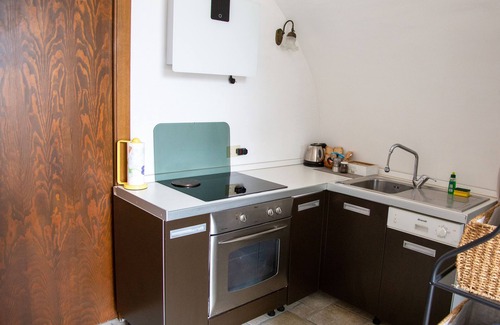 Cavaion Veronese Apartment | Complete apartment in a quiet historic courtyard. Near Lake Garda and Gardaland
