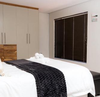 Bayswater House | Complete Modern 3-Bedroom Home En-suite Near Mall & Major Attractions