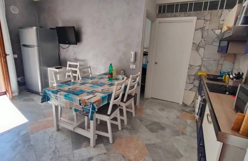 Rosapineta Apartment | Completely refurbished flat near the beach